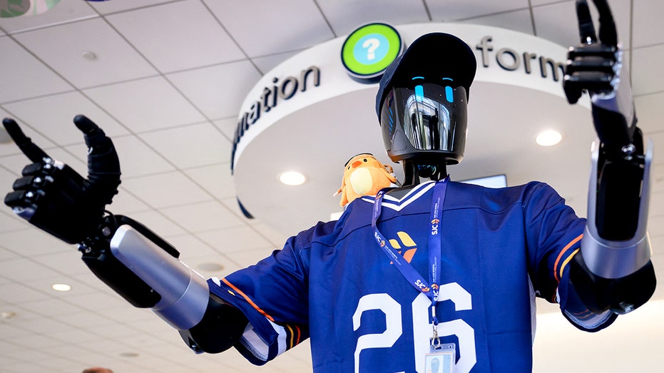 AI robot now helps travelers at San José airport Sydney Private Schools